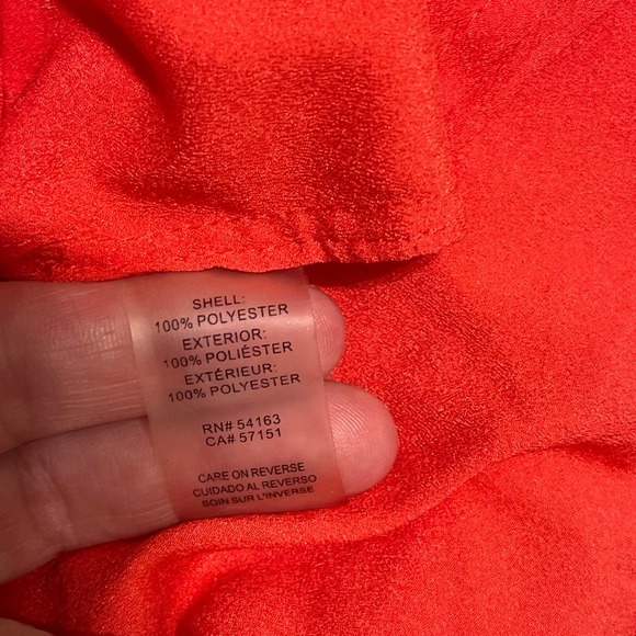 Calvin Klein Red Blouse Gold Buttons Tab Sleeves Large Pre-Owned - Picture 6 of 9